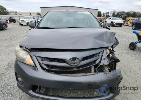 2013 Toyota Corolla Base z USA, uszkodzony, nr VIN 2T1BU4EE5DC974710